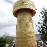 Le plus gros moulin à prières au monde. Il faut minimum 6 personnes pour le faire tourner