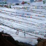 Les drapeaux à prières dans le vent
